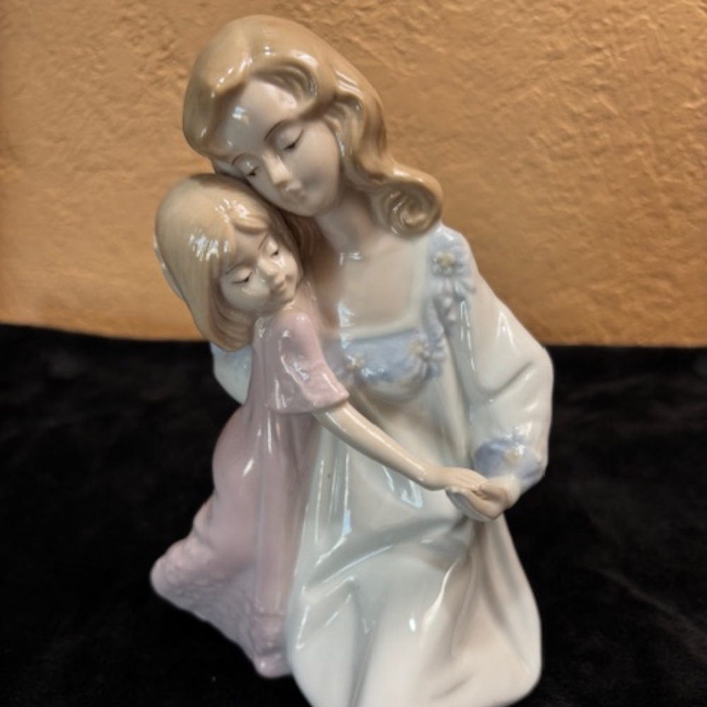 Paul Sebastian Mother& Daughter figurine- Lard style